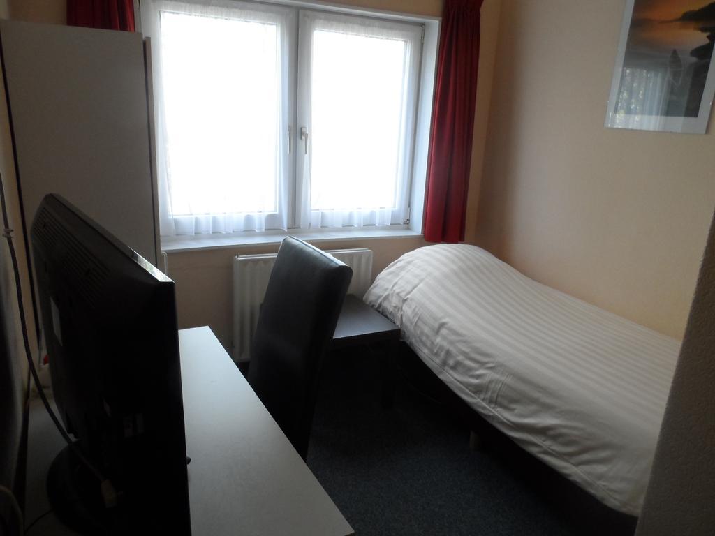 Hulsebos Hotel Zuidbroek Room photo