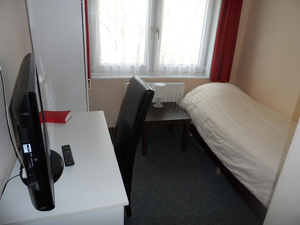 Hulsebos Hotel Zuidbroek Room photo